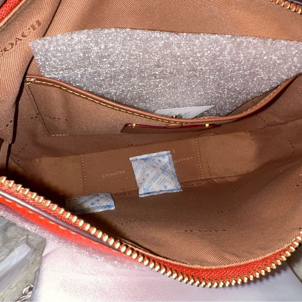 🔥🎁NWT! Coach C8483 Chaise Crossbody Polished pebble leather Msrp:$295.00 - Picture 7 of 8